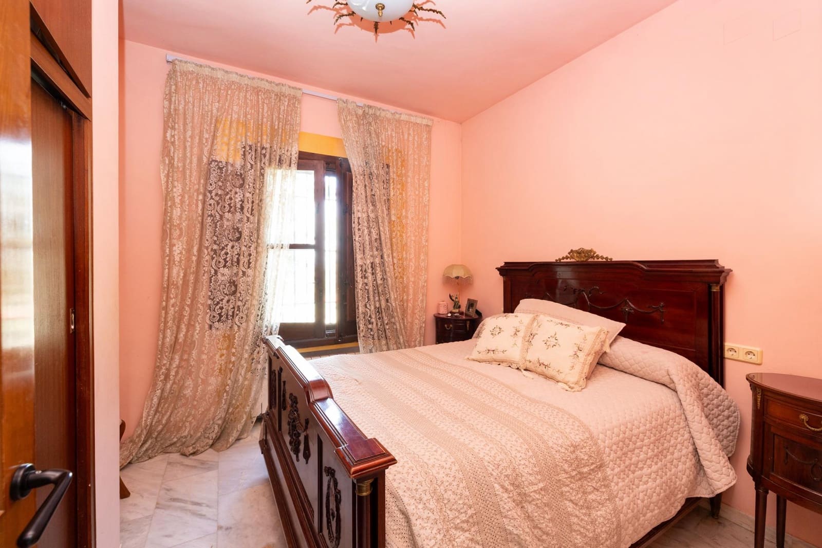6 bedroom Villa for sale in Ogijares with pool - € 749,000 (Ref: 9831564)