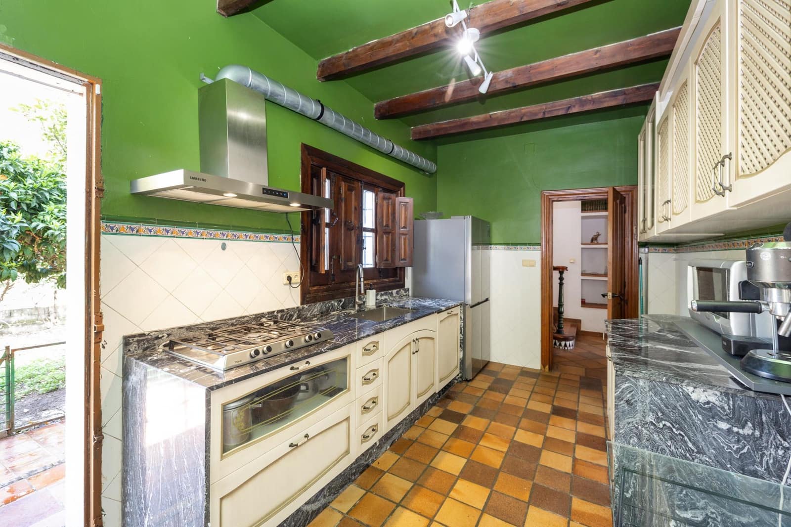 6 bedroom Villa for sale in Ogijares with pool - € 749,000 (Ref: 9831564)