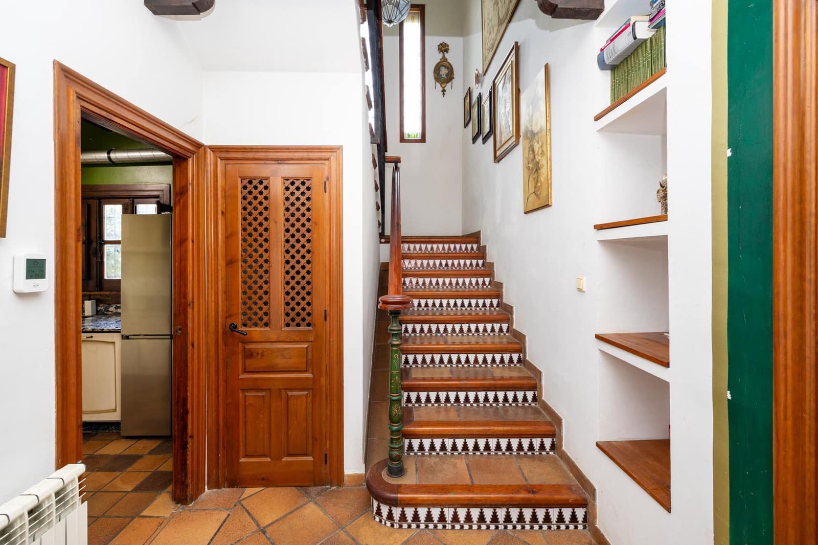 6 bedroom Villa for sale in Ogijares with pool - € 749,000 (Ref: 9831564)
