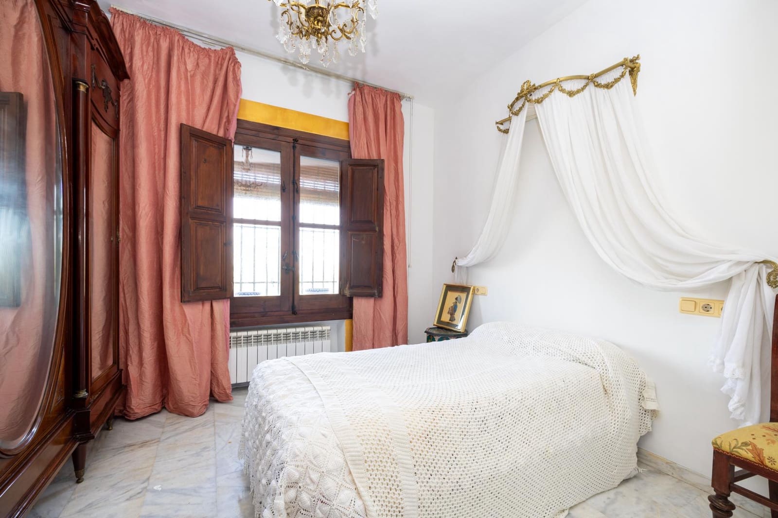 6 bedroom Villa for sale in Ogijares with pool - € 749,000 (Ref: 9831564)
