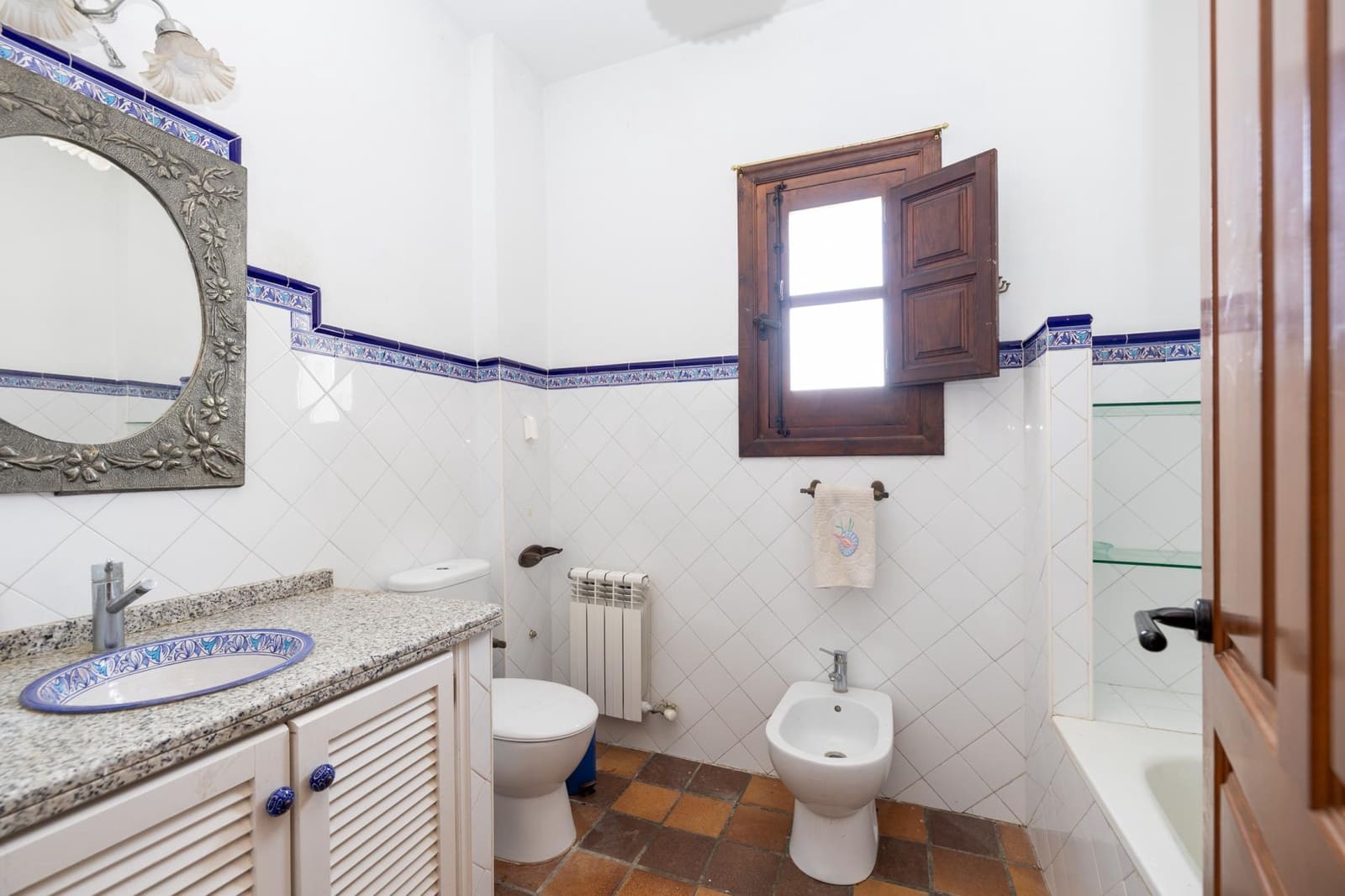 6 bedroom Villa for sale in Ogijares with pool - € 749,000 (Ref: 9831564)