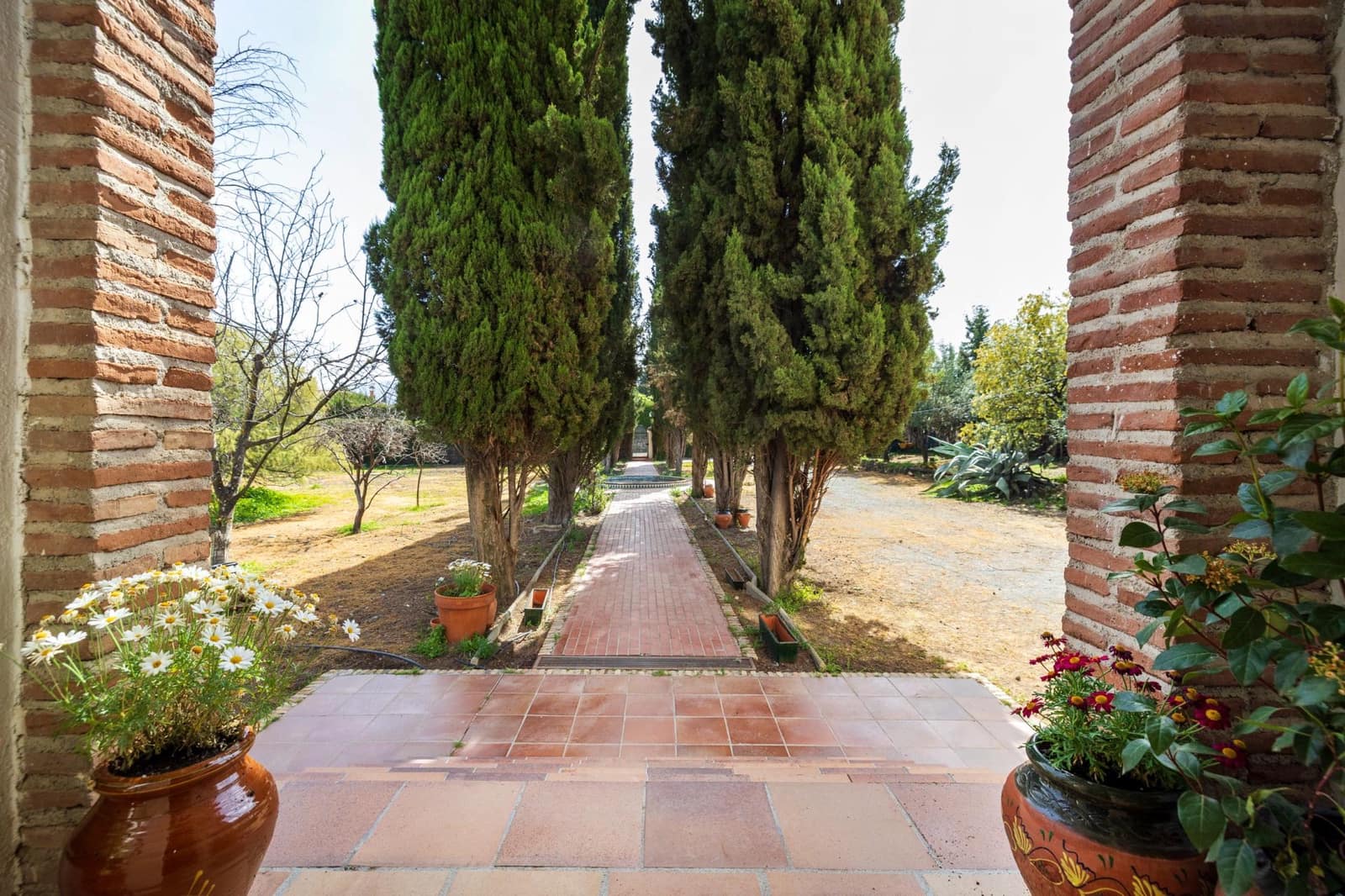 6 bedroom Villa for sale in Ogijares with pool - € 749,000 (Ref: 9831564)