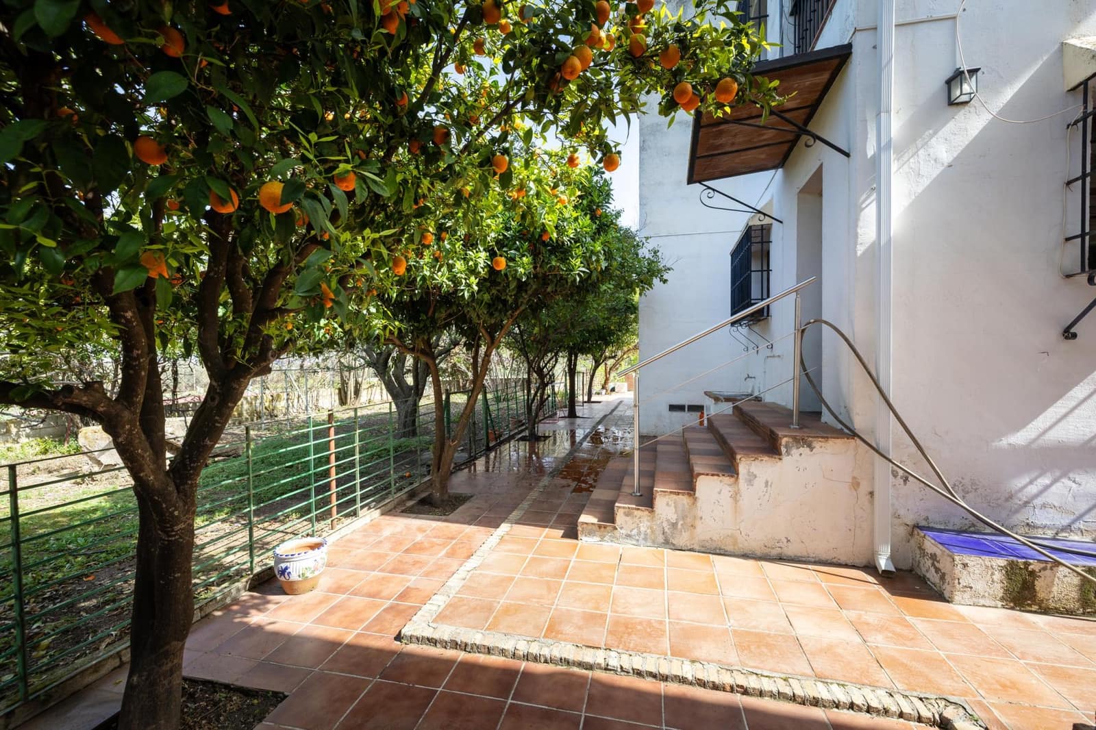 6 bedroom Villa for sale in Ogijares with pool - € 749,000 (Ref: 9831564)