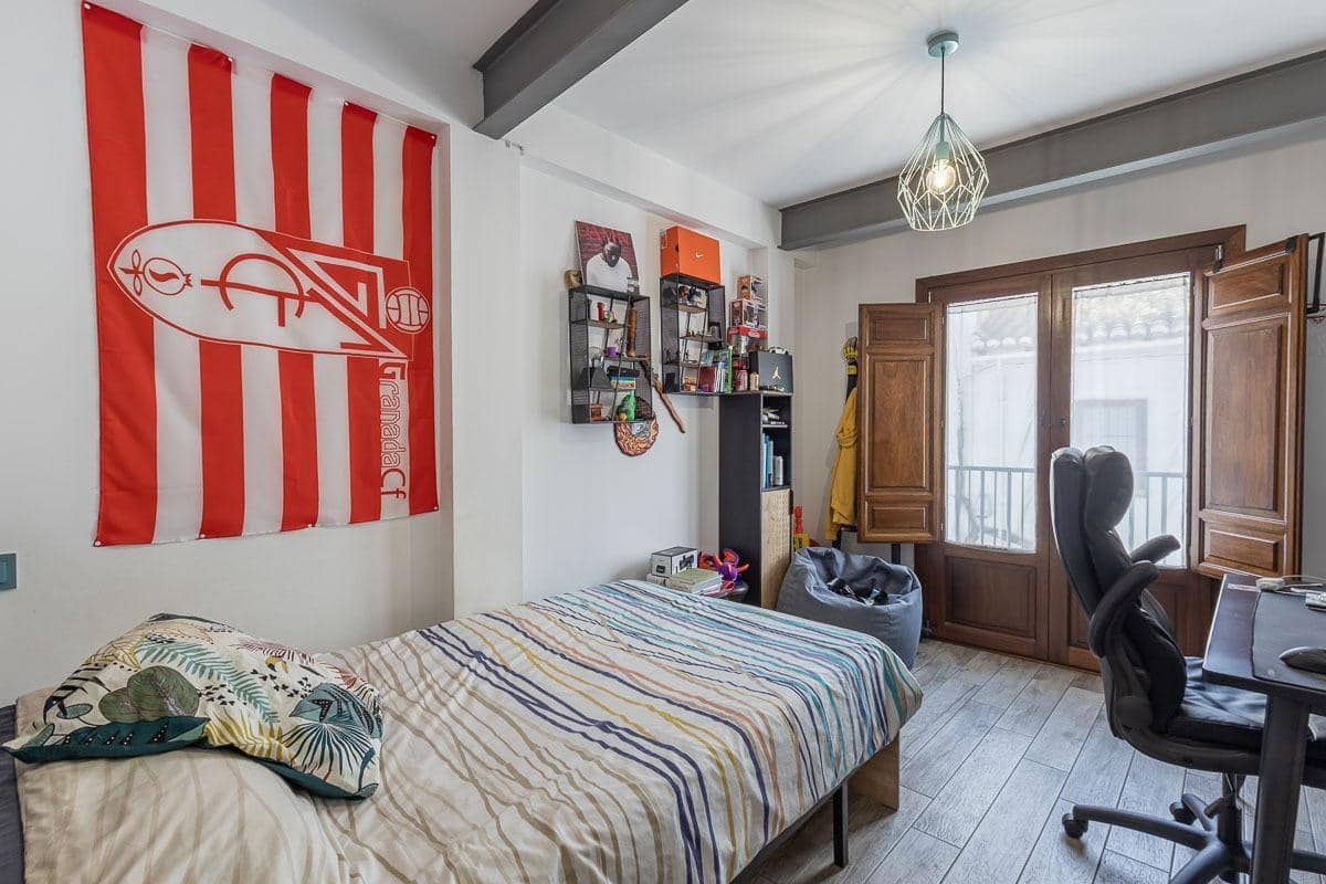 5 soverom Hus til salgs i Granada by - € 470 000 (Ref: 9849407)