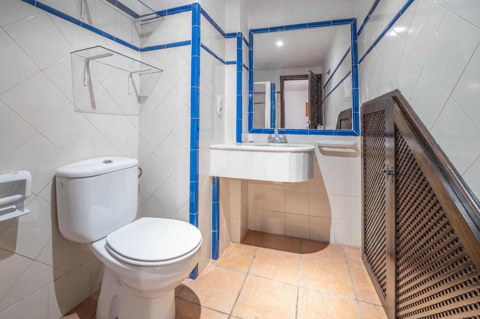 14 bedroom Townhouse for sale in Granada city - € 1,450,000 (Ref: 9861013)