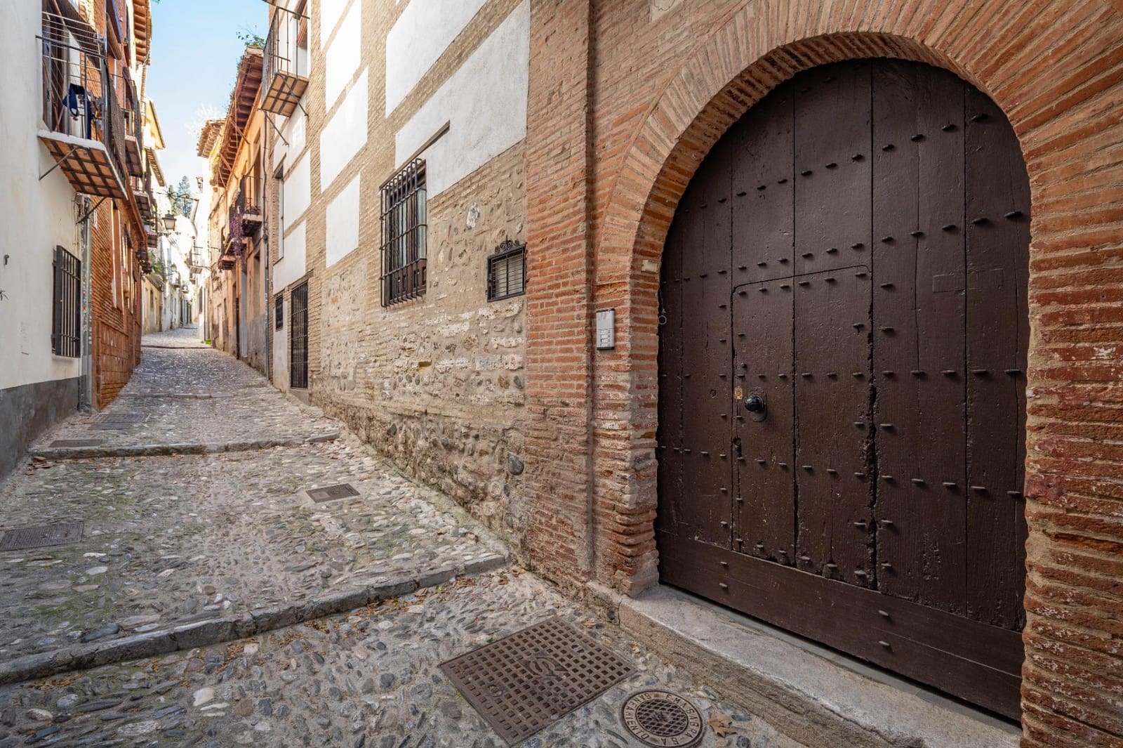 14 bedroom Townhouse for sale in Granada city - € 1,450,000 (Ref: 9861013)