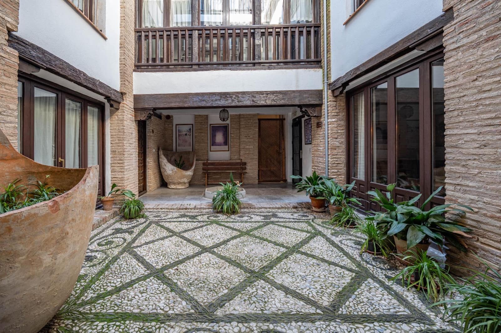 14 bedroom Townhouse for sale in Granada city - € 1,450,000 (Ref: 9861013)