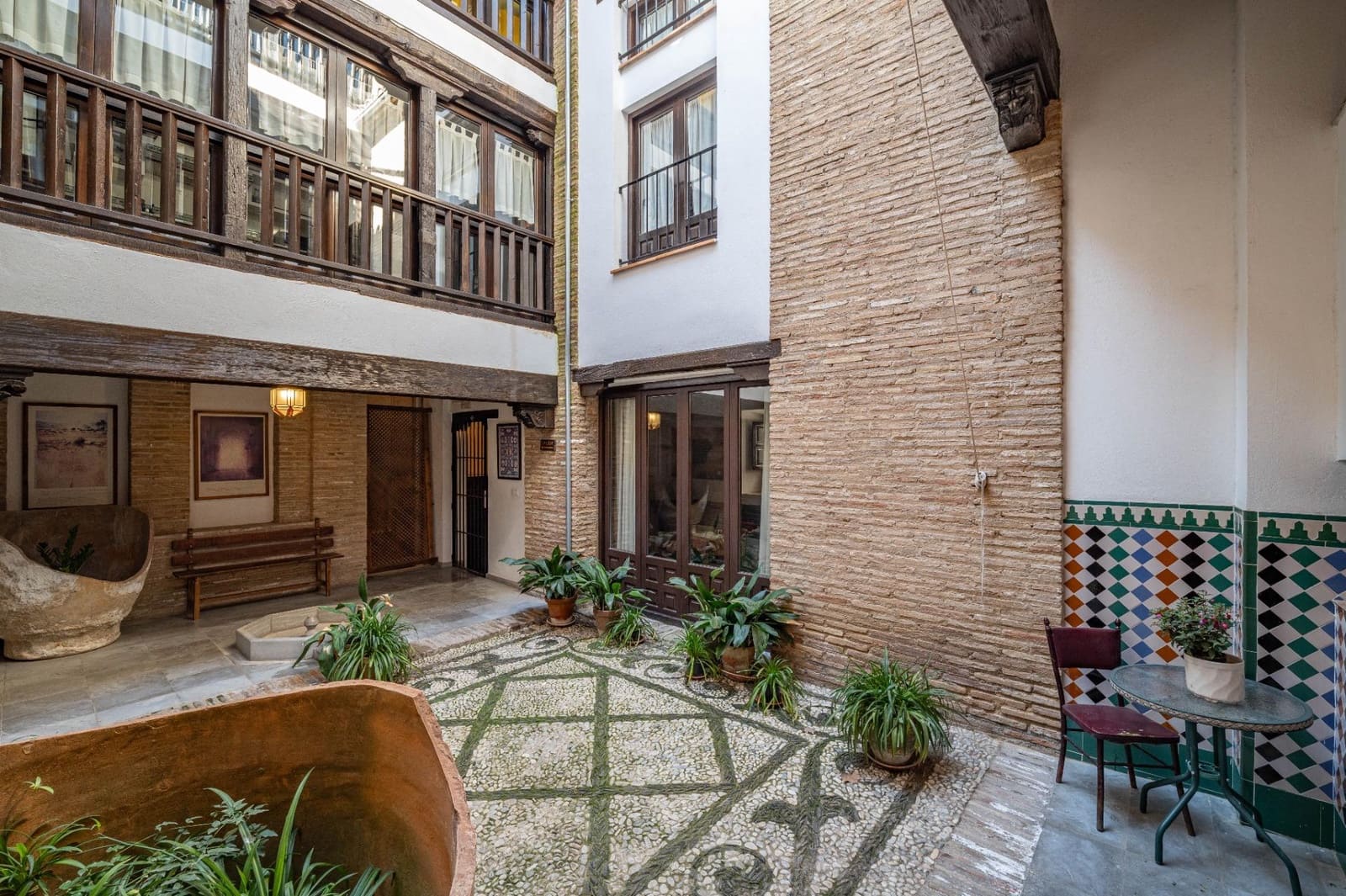 14 bedroom Townhouse for sale in Granada city - € 1,450,000 (Ref: 9861013)