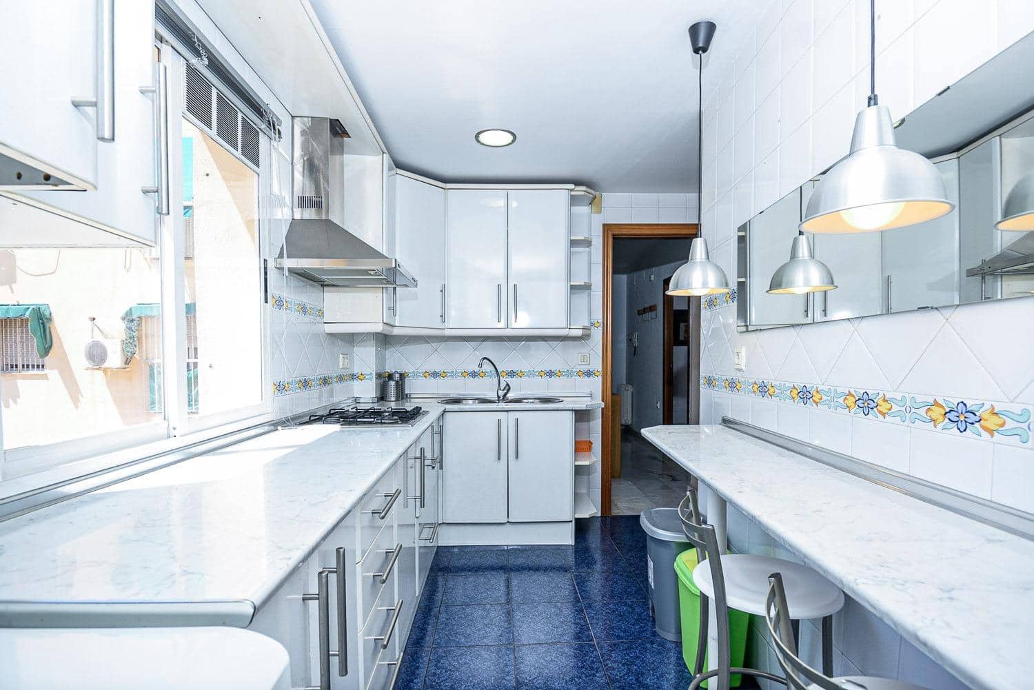 2 slaapkamer Flat te koop in Granada stad met garage - € 270.000 (Ref: 9911094)