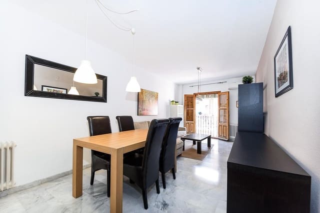 2 bedroom Flat for sale in Granada city with garage - € 270,000 (Ref: 9911094)