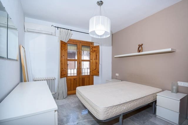 2 bedroom Flat for sale in Granada city with garage - € 270,000 (Ref: 9911094)