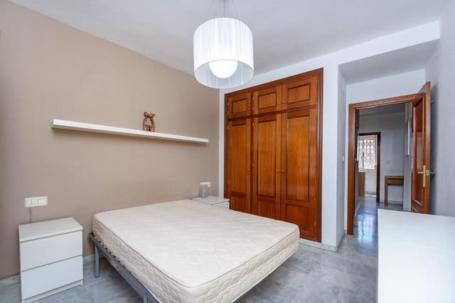 2 bedroom Flat for sale in Granada city with garage - € 270,000 (Ref: 9911094)