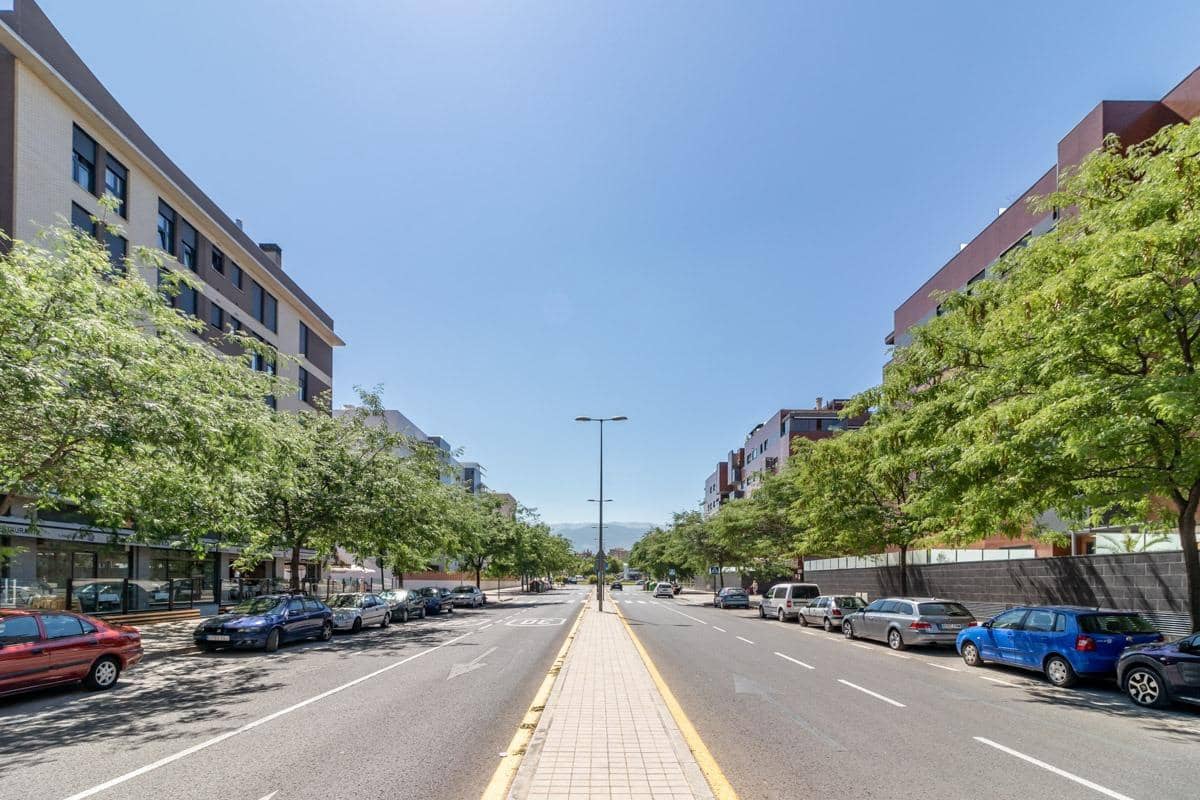 2 slaapkamer Flat te koop in Granada stad met zwembad garage - € 335.000 (Ref: 9977352)