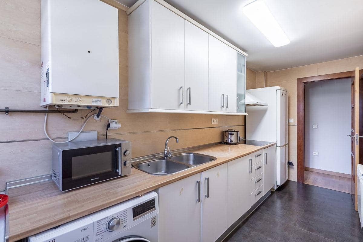 2 slaapkamer Flat te koop in Granada stad met zwembad garage - € 335.000 (Ref: 9977352)