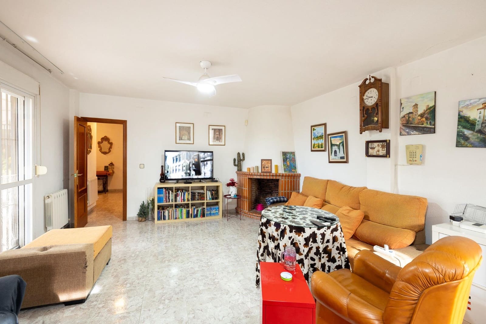 4 slaapkamer Villa te koop in Otura met garage - € 349.500 (Ref: 9986900)