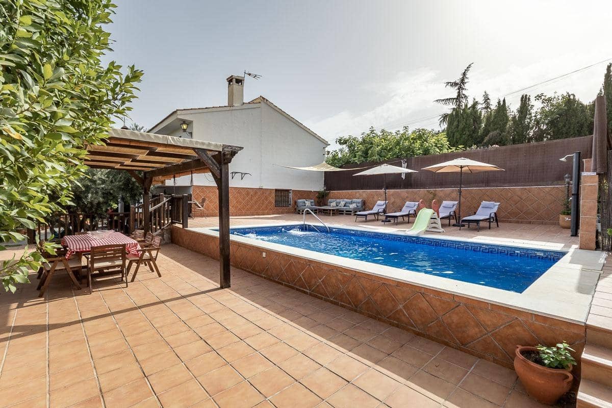 6 sypialnia Willa na sprzedaż w Las Gabias z basenem garażem - 320 000 € (Ref: 9990752)