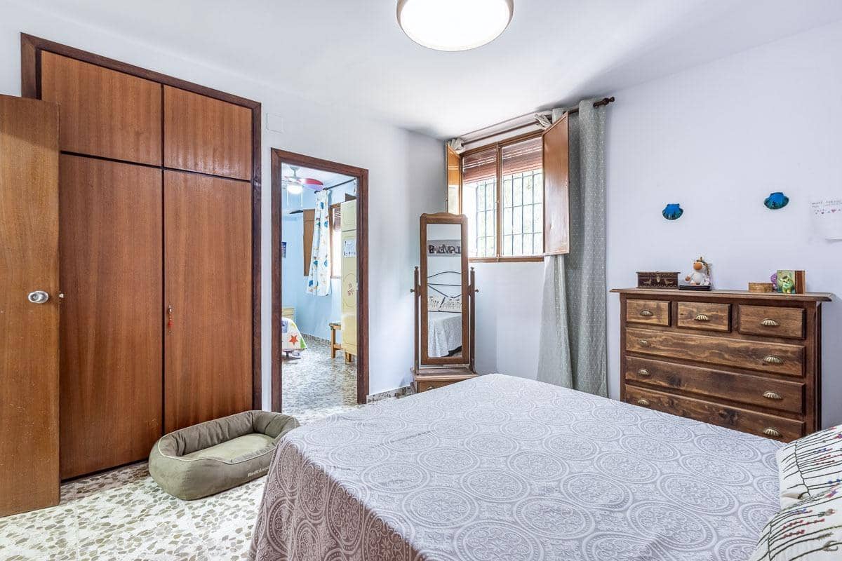6 sypialnia Willa na sprzedaż w Las Gabias z basenem garażem - 320 000 € (Ref: 9990752)