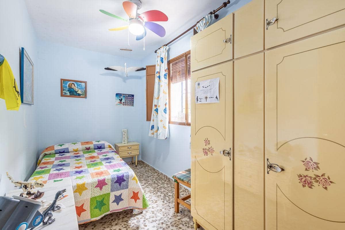 6 sypialnia Willa na sprzedaż w Las Gabias z basenem garażem - 320 000 € (Ref: 9990752)