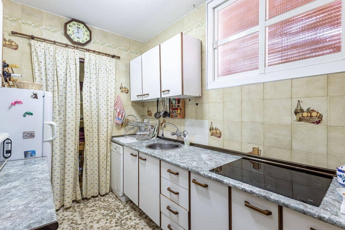6 sypialnia Willa na sprzedaż w Las Gabias z basenem garażem - 320 000 € (Ref: 9990752)