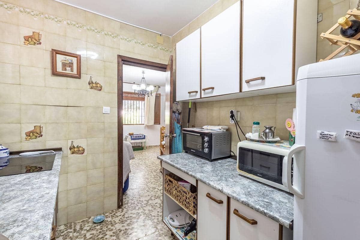 6 sypialnia Willa na sprzedaż w Las Gabias z basenem garażem - 320 000 € (Ref: 9990752)