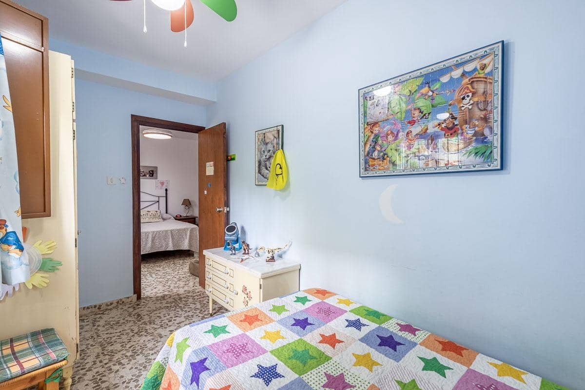 6 sypialnia Willa na sprzedaż w Las Gabias z basenem garażem - 320 000 € (Ref: 9990752)