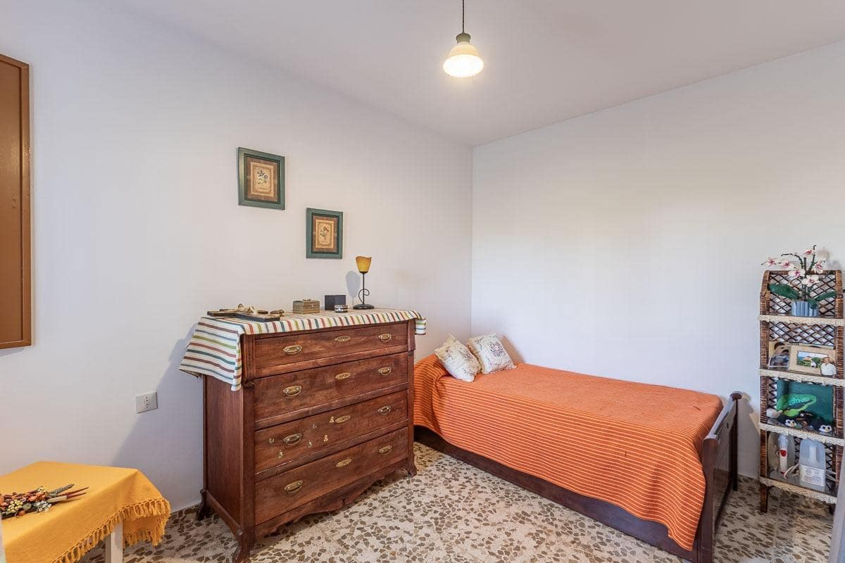 6 sypialnia Willa na sprzedaż w Las Gabias z basenem garażem - 320 000 € (Ref: 9990752)