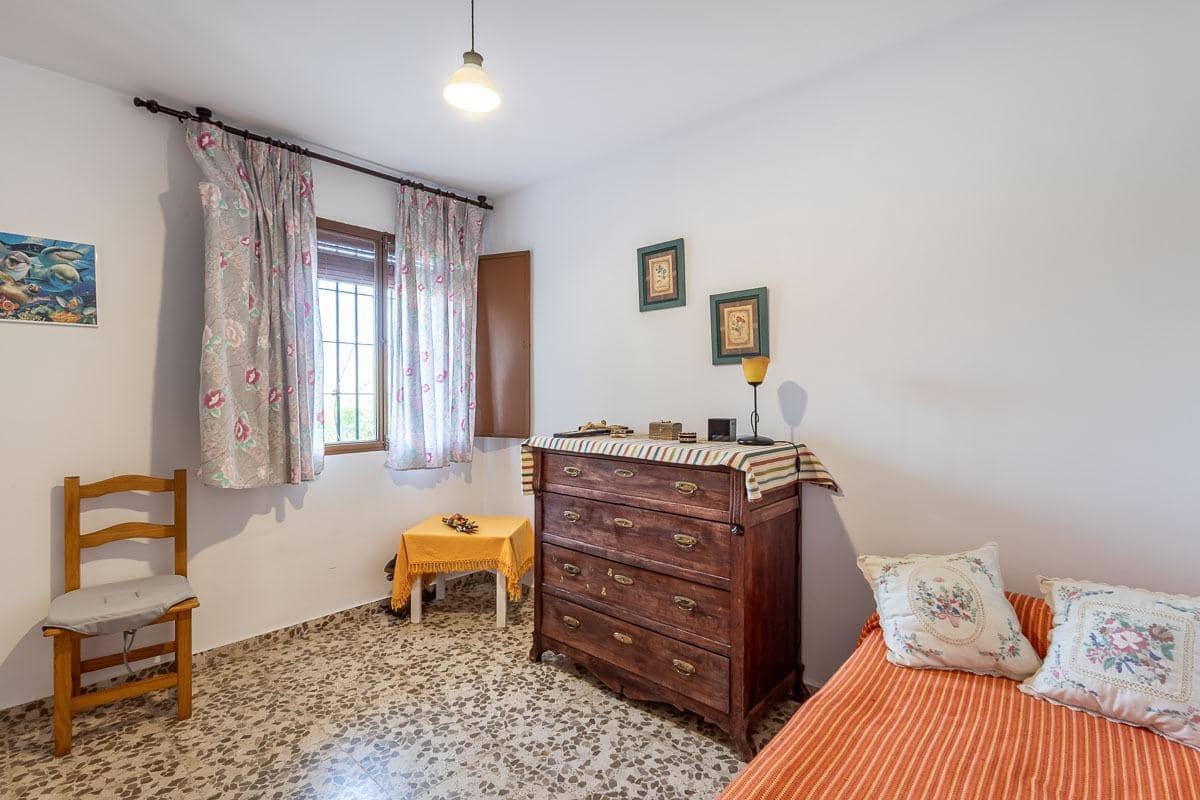 6 sypialnia Willa na sprzedaż w Las Gabias z basenem garażem - 320 000 € (Ref: 9990752)