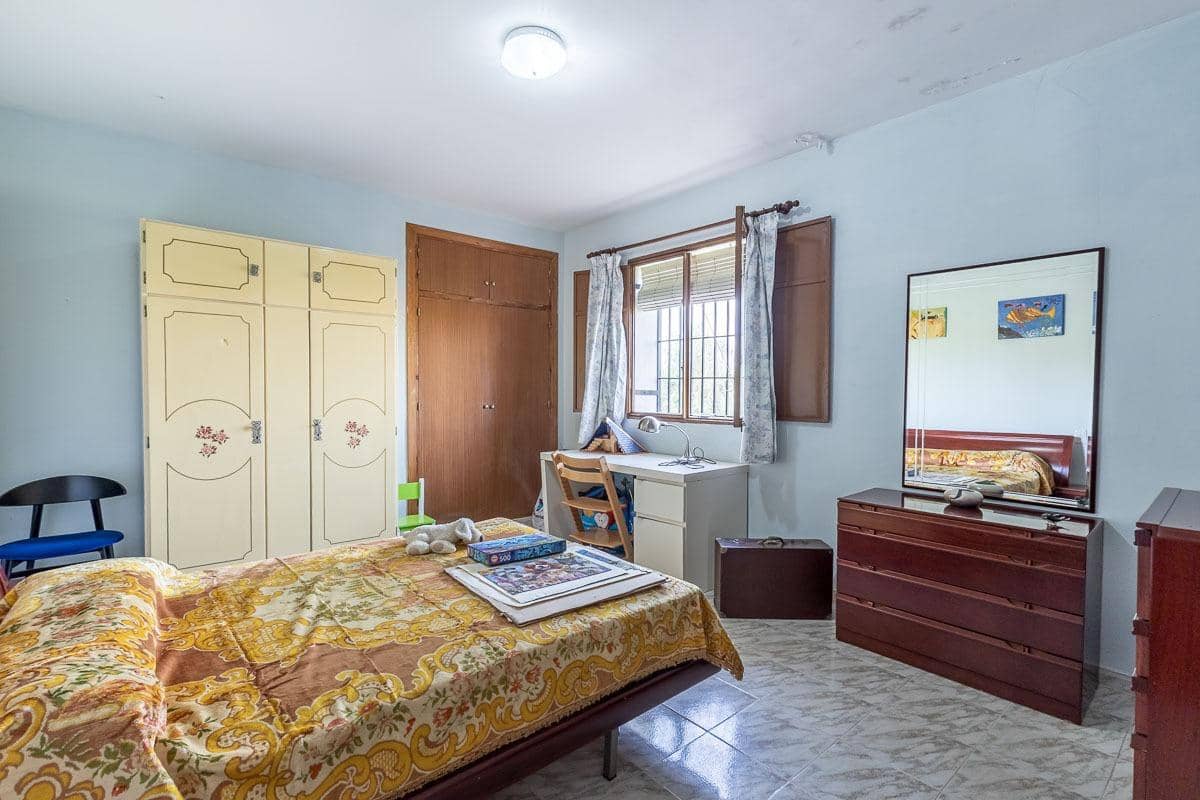 6 sypialnia Willa na sprzedaż w Las Gabias z basenem garażem - 320 000 € (Ref: 9990752)