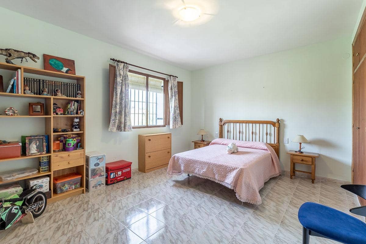 6 sypialnia Willa na sprzedaż w Las Gabias z basenem garażem - 320 000 € (Ref: 9990752)