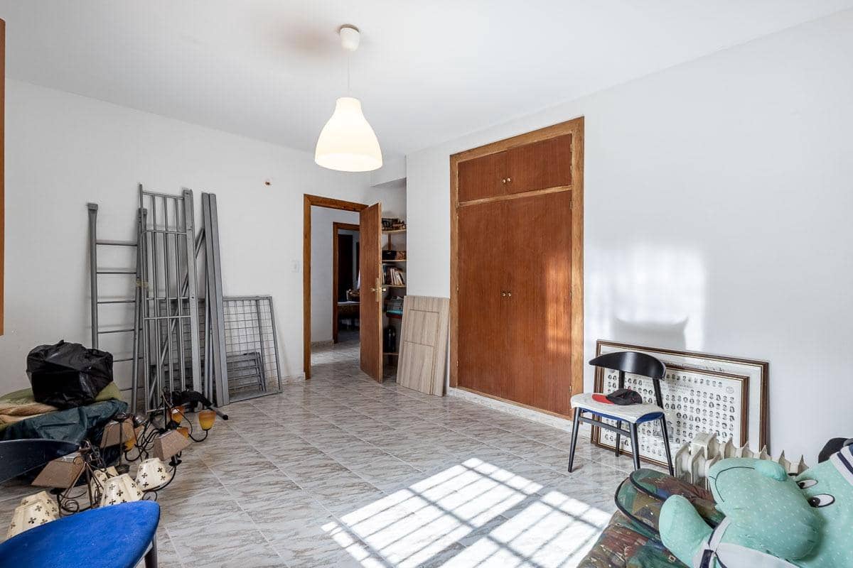 6 sypialnia Willa na sprzedaż w Las Gabias z basenem garażem - 320 000 € (Ref: 9990752)