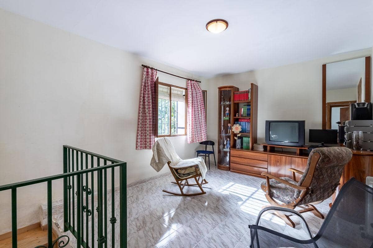 6 sypialnia Willa na sprzedaż w Las Gabias z basenem garażem - 320 000 € (Ref: 9990752)