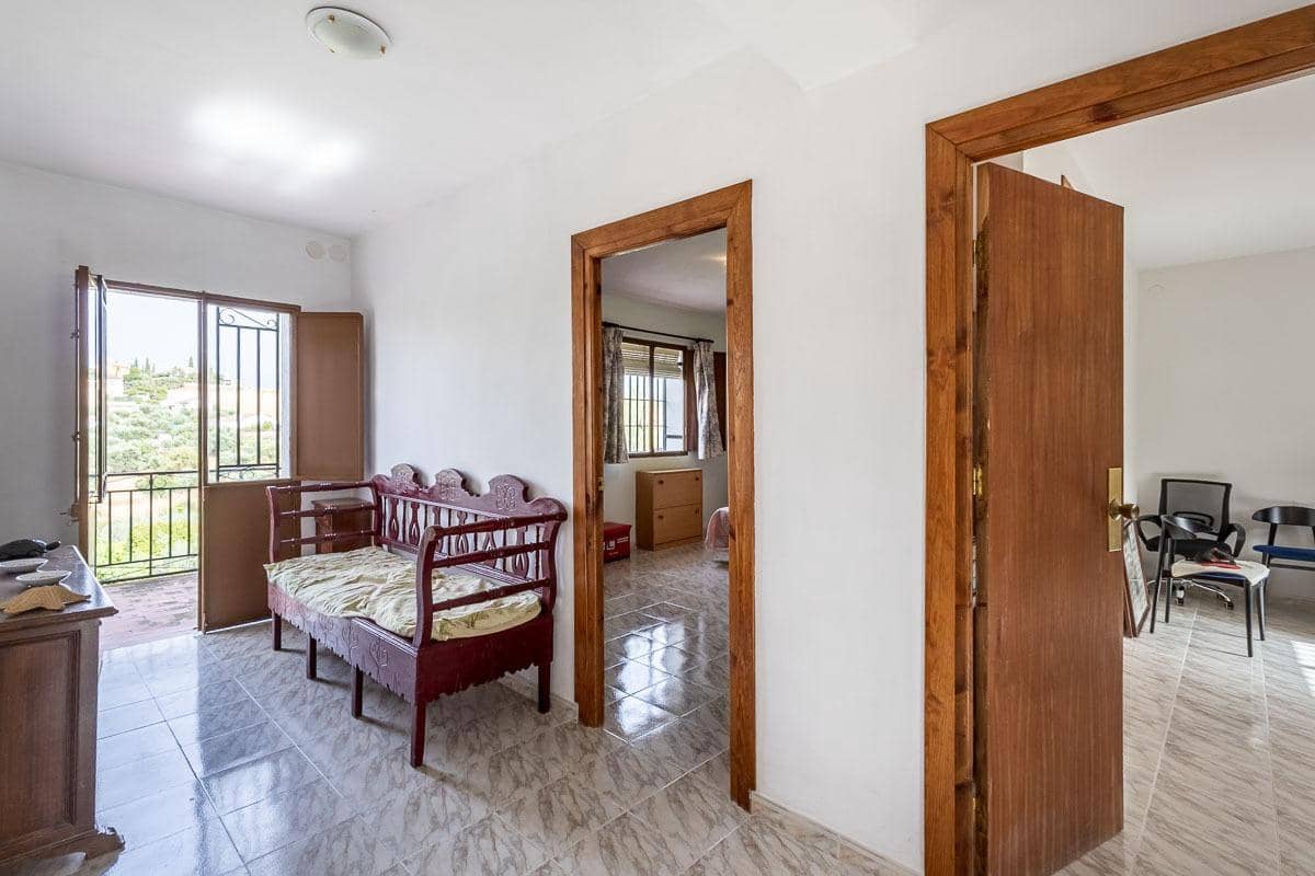 6 sypialnia Willa na sprzedaż w Las Gabias z basenem garażem - 320 000 € (Ref: 9990752)