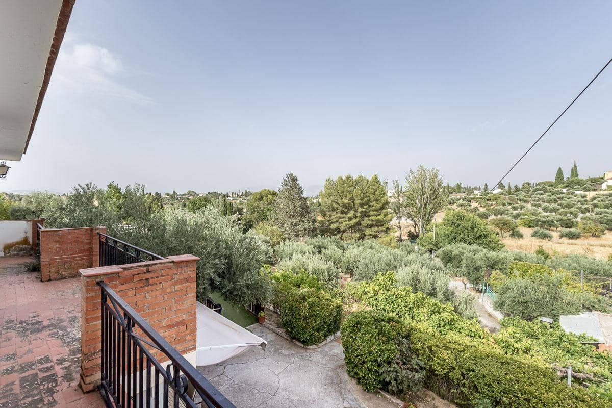 6 sypialnia Willa na sprzedaż w Las Gabias z basenem garażem - 320 000 € (Ref: 9990752)