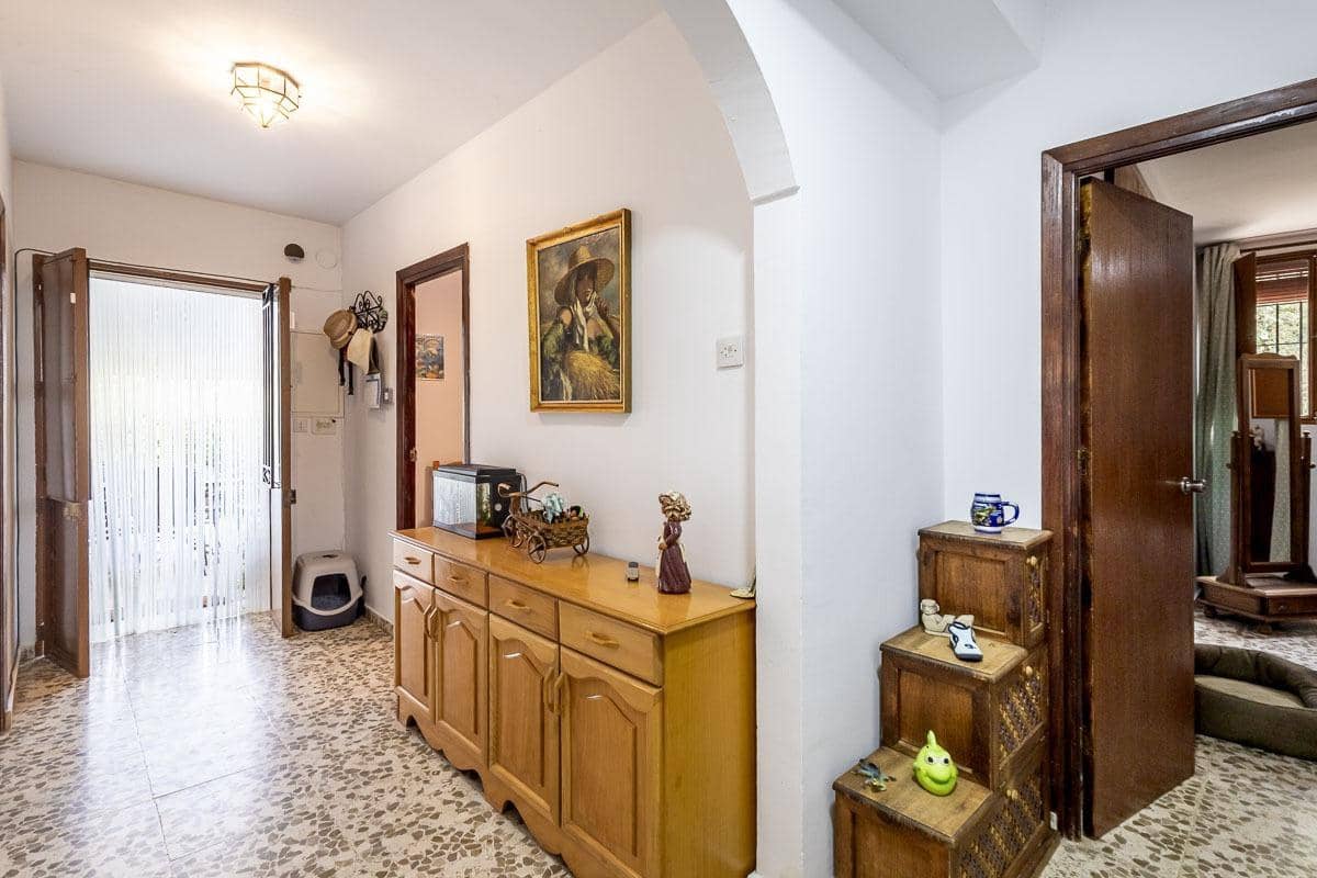 6 sypialnia Willa na sprzedaż w Las Gabias z basenem garażem - 320 000 € (Ref: 9990752)