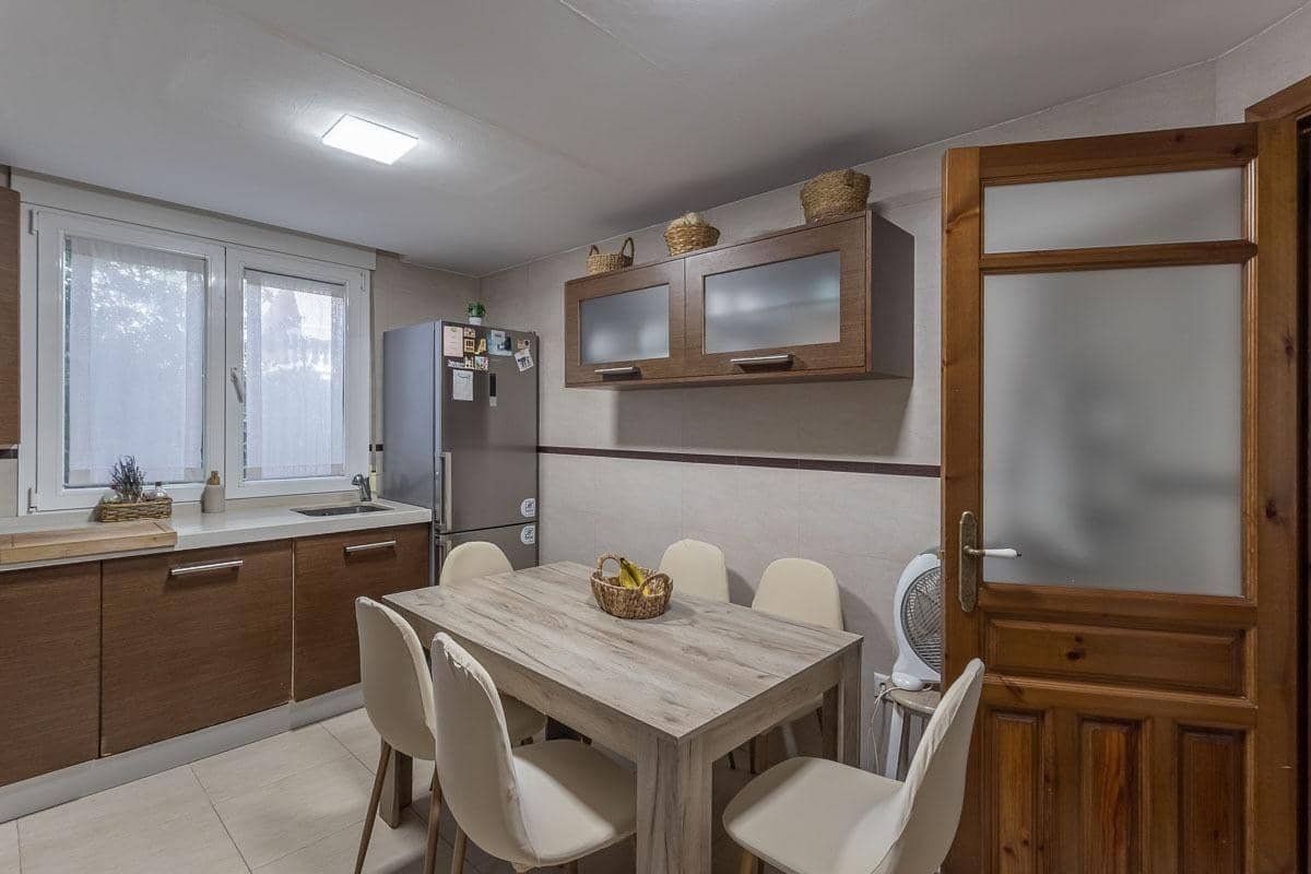 3 Zimmer Reihenhaus zu verkaufen in La Zubia mit Pool Garage - 320.000 € (Ref: 9990753)