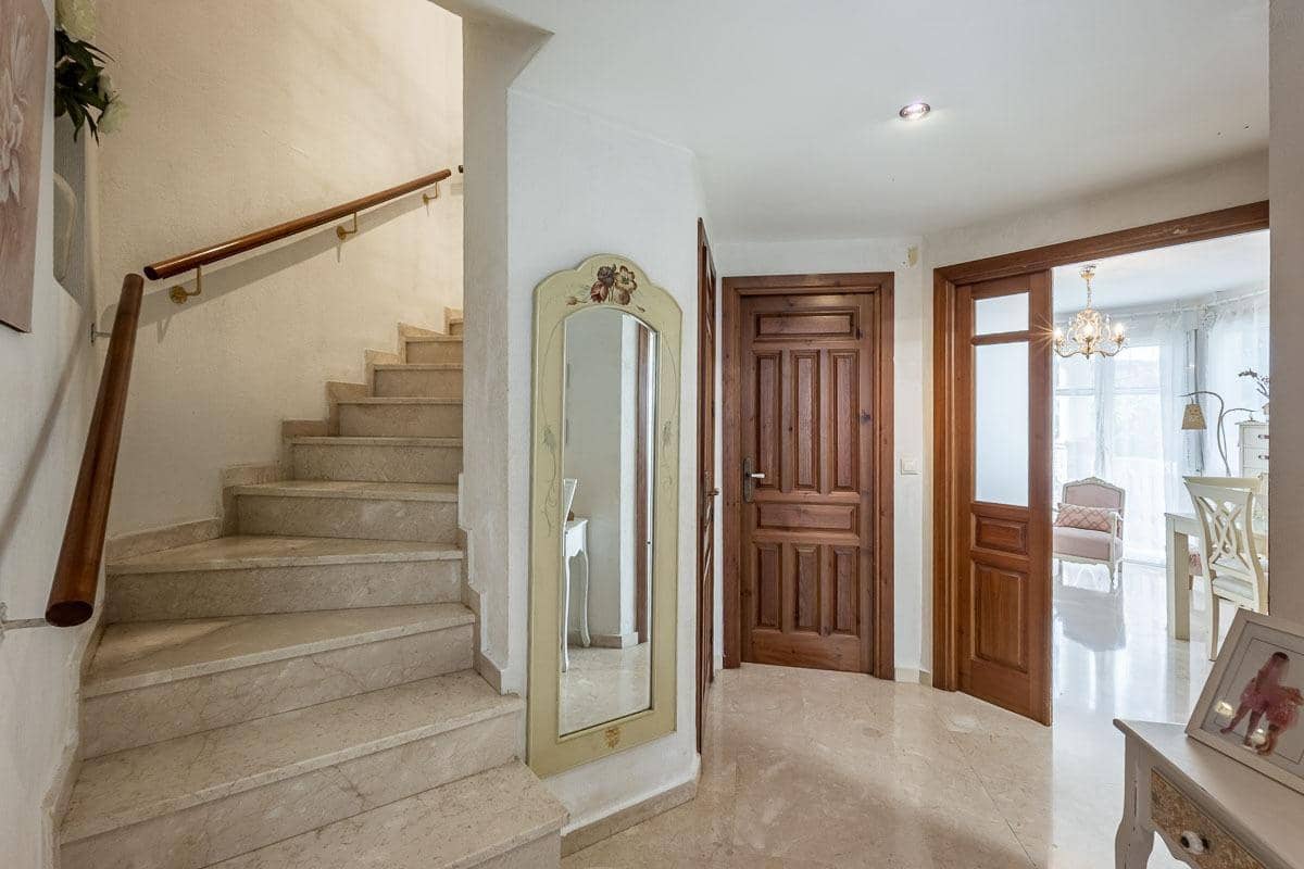 3 Zimmer Reihenhaus zu verkaufen in La Zubia mit Pool Garage - 320.000 € (Ref: 9990753)