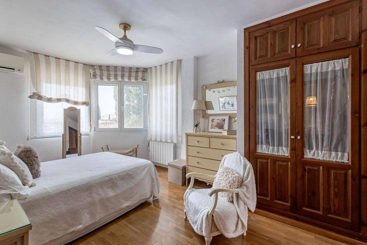 3 Zimmer Reihenhaus zu verkaufen in La Zubia mit Pool Garage - 320.000 € (Ref: 9990753)
