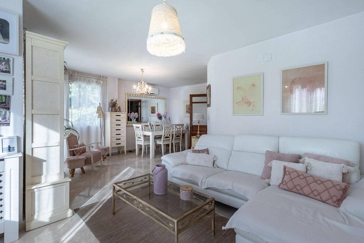 3 Zimmer Reihenhaus zu verkaufen in La Zubia mit Pool Garage - 320.000 € (Ref: 9990753)