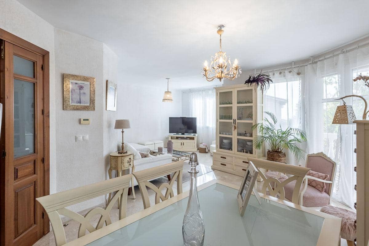 3 Zimmer Reihenhaus zu verkaufen in La Zubia mit Pool Garage - 320.000 € (Ref: 9990753)
