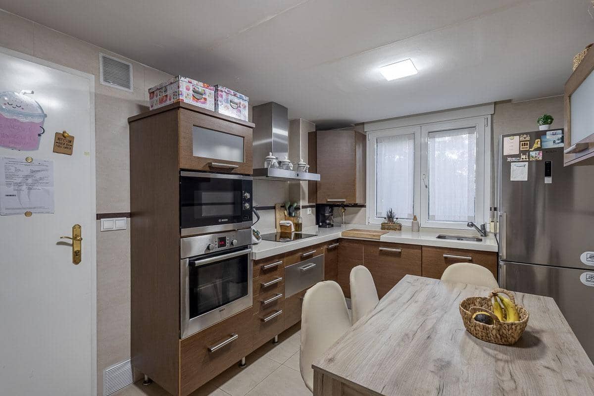 3 Zimmer Reihenhaus zu verkaufen in La Zubia mit Pool Garage - 320.000 € (Ref: 9990753)