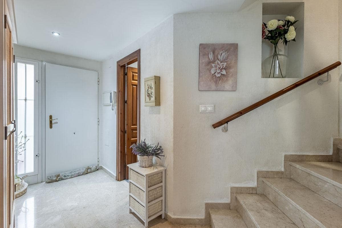 3 Zimmer Reihenhaus zu verkaufen in La Zubia mit Pool Garage - 320.000 € (Ref: 9990753)
