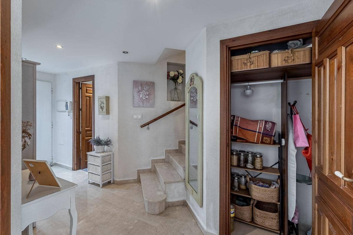 3 Zimmer Reihenhaus zu verkaufen in La Zubia mit Pool Garage - 320.000 € (Ref: 9990753)