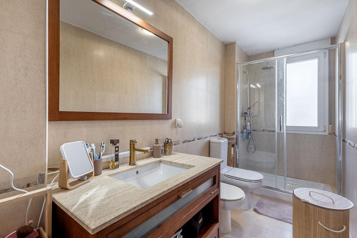 3 Zimmer Reihenhaus zu verkaufen in La Zubia mit Pool Garage - 320.000 € (Ref: 9990753)