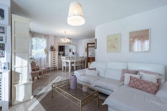 3 Zimmer Reihenhaus zu verkaufen in La Zubia mit Pool Garage - 320.000 € (Ref: 9990753)