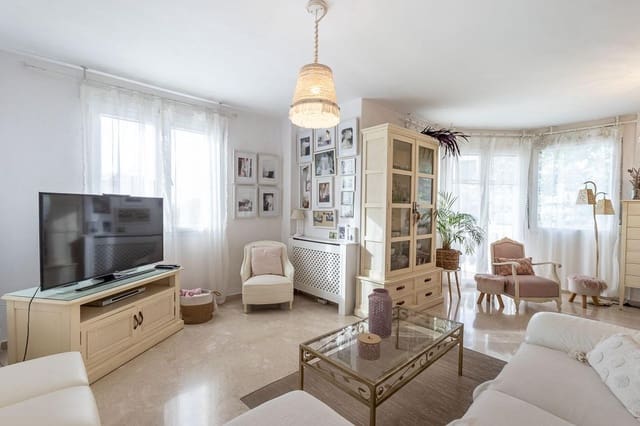 3 Zimmer Reihenhaus zu verkaufen in La Zubia mit Pool Garage - 320.000 € (Ref: 9990753)
