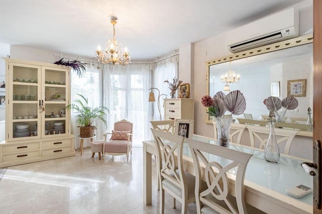 3 Zimmer Reihenhaus zu verkaufen in La Zubia mit Pool Garage - 320.000 € (Ref: 9990753)