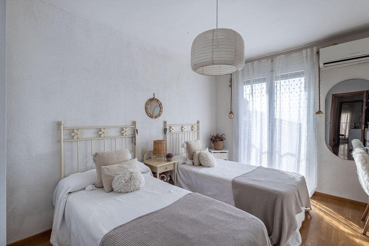 3 Zimmer Reihenhaus zu verkaufen in La Zubia mit Pool Garage - 320.000 € (Ref: 9990753)