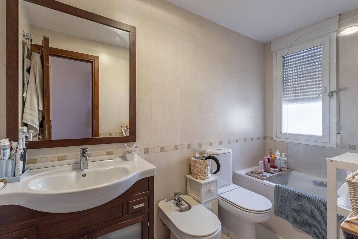 3 Zimmer Reihenhaus zu verkaufen in La Zubia mit Pool Garage - 320.000 € (Ref: 9990753)