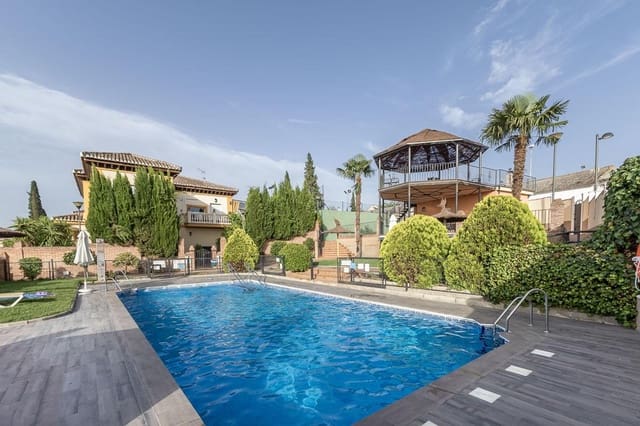 3 Zimmer Reihenhaus zu verkaufen in La Zubia mit Pool Garage - 320.000 € (Ref: 9990753)