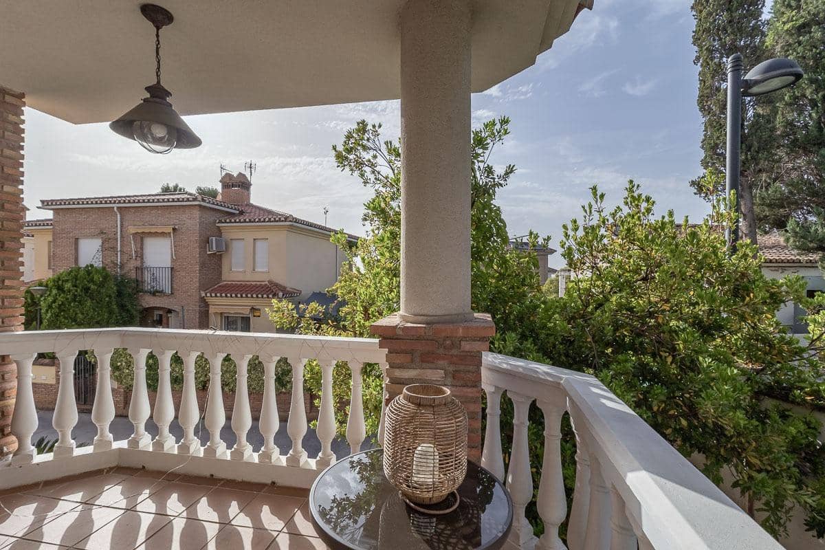 3 Zimmer Reihenhaus zu verkaufen in La Zubia mit Pool Garage - 320.000 € (Ref: 9990753)